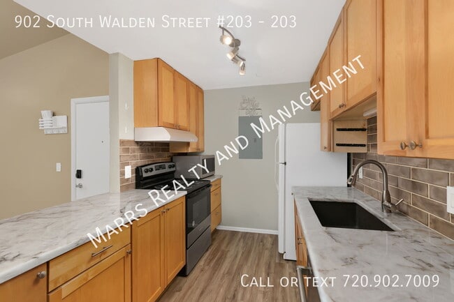 Photo - 902 S Walden St