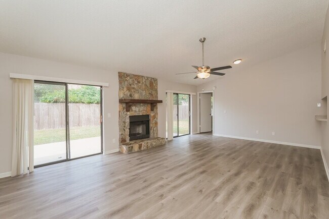 Photo - 936 Sunridge Point Dr