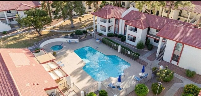 Building Photo - 10610 S 48th St Unit 1009