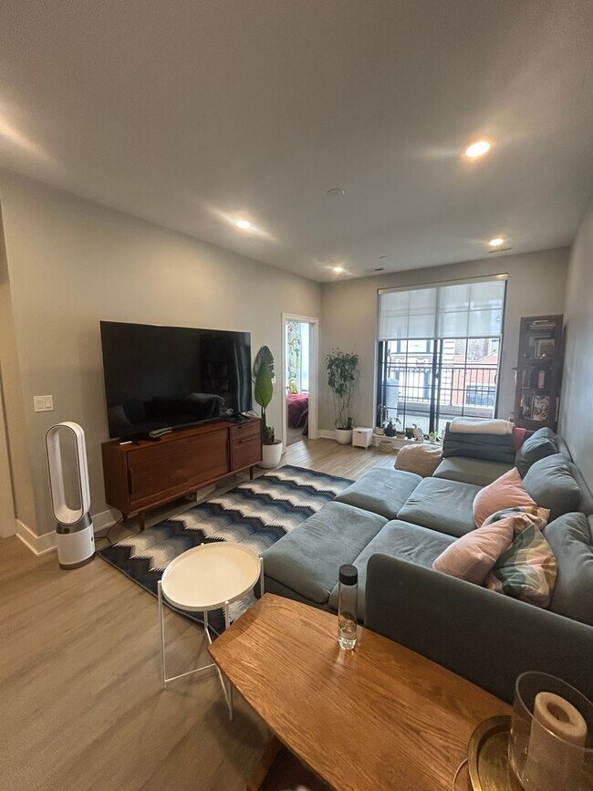 Photo - 3118 N Greenview Ave Unit 301