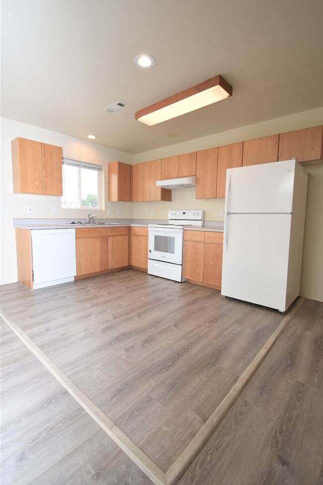 Photo - Beautiful 4 bedroom, 3 bathroom unit with attached garage! Unit 509