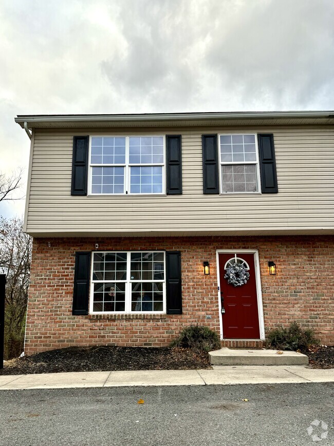 Building Photo - 845 Blosser St Rental