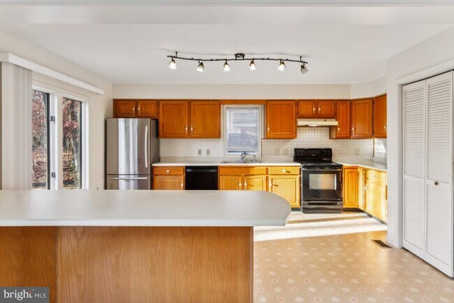 1232 Lakeview Dr