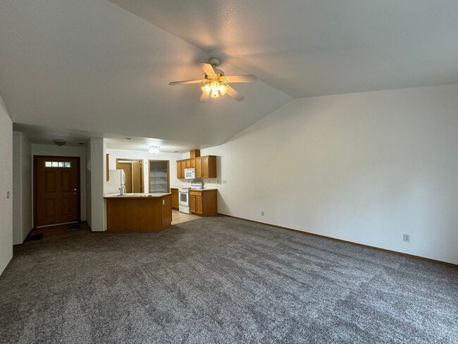 Photo - 2 bedroom 2 bathroom Roseburg Duplex