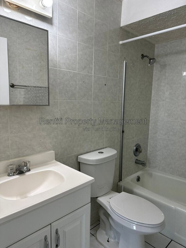 Photo - 717 SE 9th St Unit A