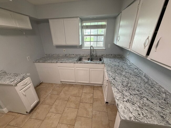 Photo - 3002 Shenstone Dr