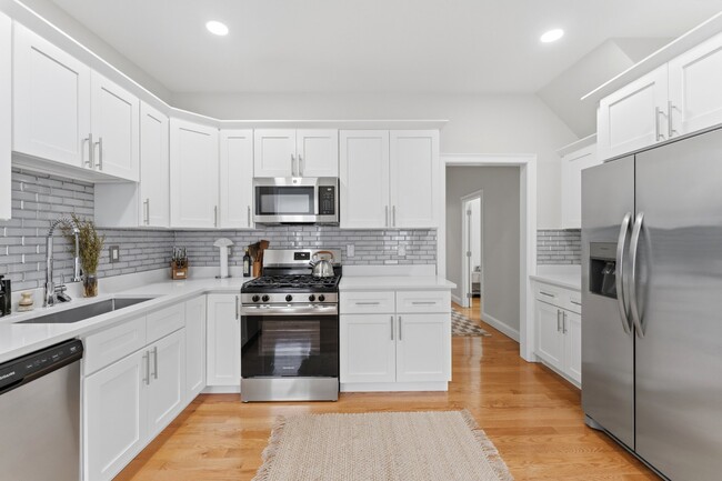Photo - 169 Knight St Unit 2