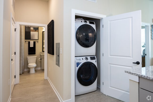 1BR, 1BA - 725SF