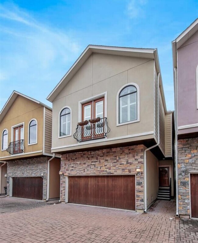 Building Photo - 1222 W 17th St