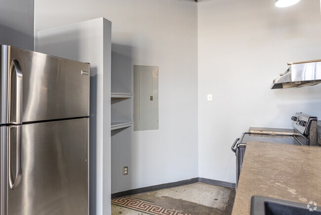 1BR, 1BA - 635SF