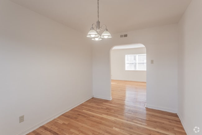 1BR,1BA,-655SF