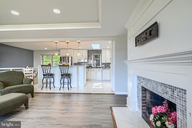 Photo - 520 White Oak Dr