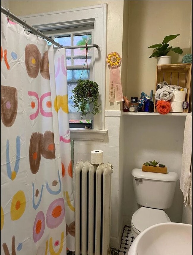 full bath floor 1 - 403 Probasco St