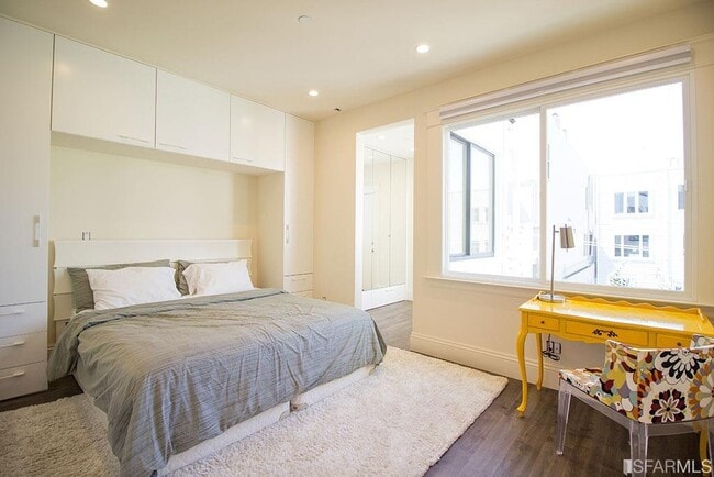 Photo - 648 Lombard St