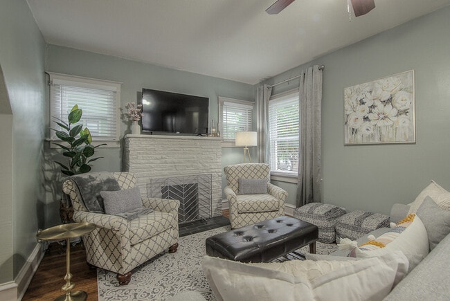 Building Photo - 1145 W 41st Terrace