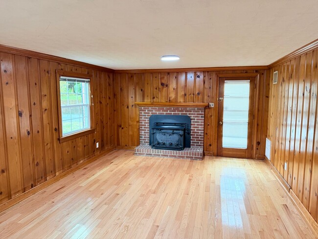 Photo - 7381 Barnette Ave
