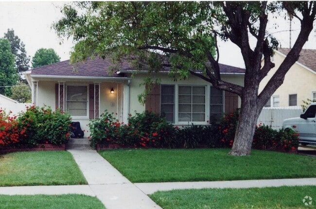 Building Photo - 5026 Newcastle Ave Rental