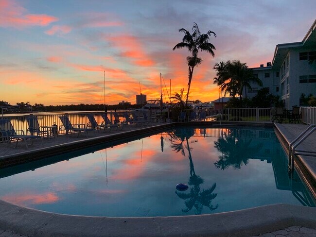 Photo - 2727 Yacht Club Blvd Unit 2b