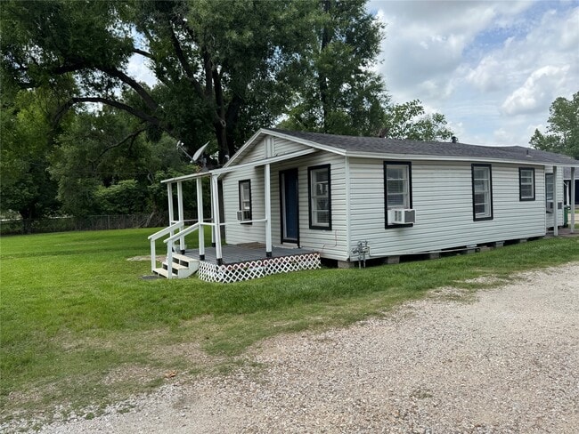 Building Photo - 413 Genoa Red Bluff Rd