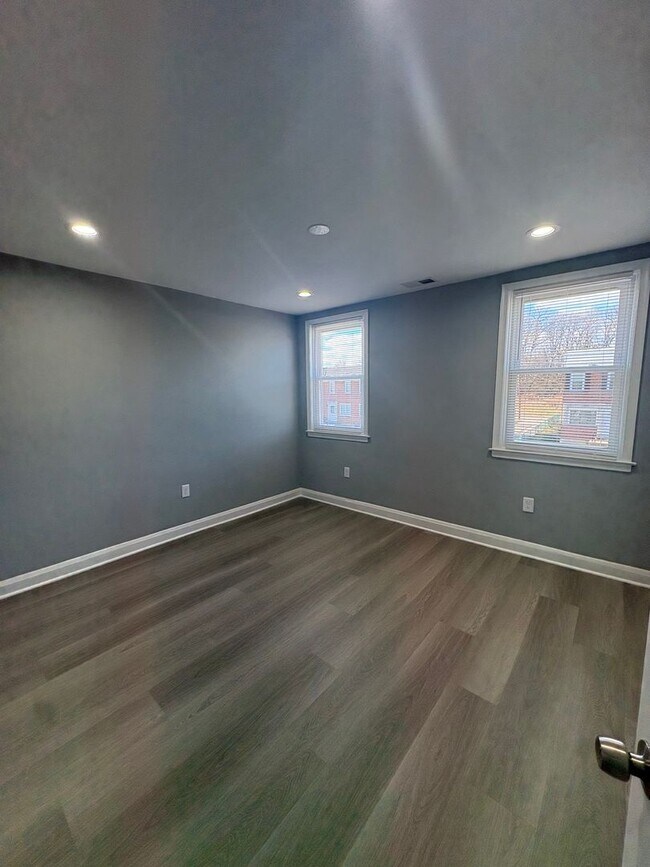 Photo - ** 3 BEDROOM TOWNHOME AVAILABLE**