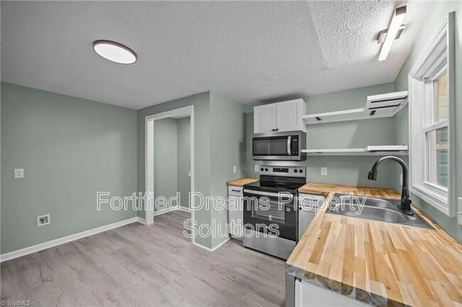Photo - 608 Montgomery St