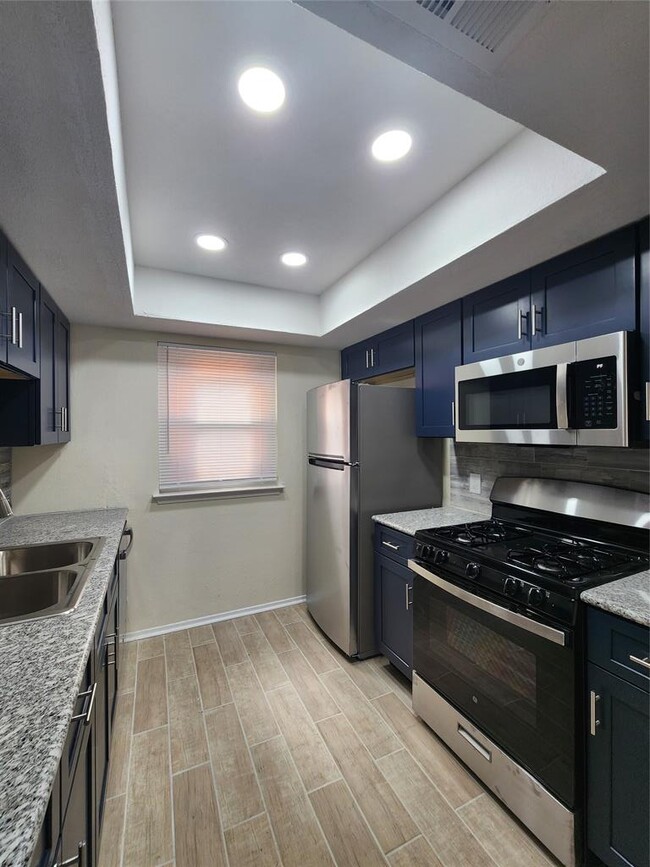 Photo - 2107 Old W Pl