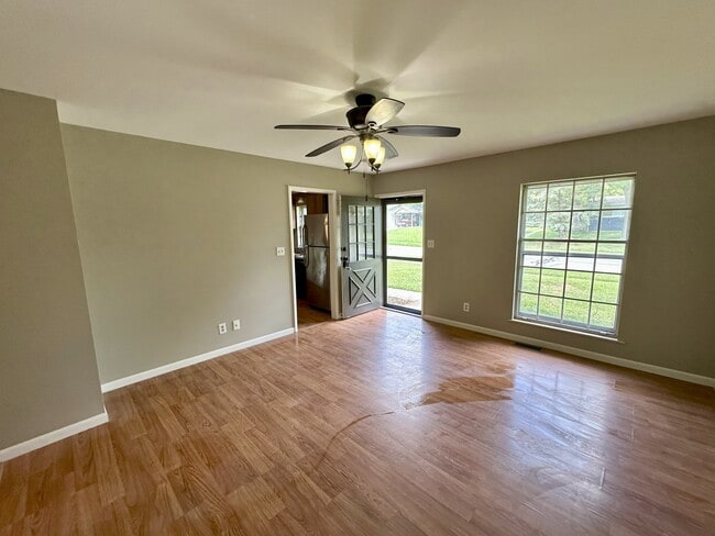 Photo - 227 Creekwood Dr
