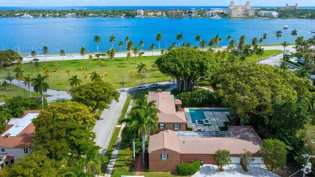 Building Photo - 1125 N Flagler Dr Rental