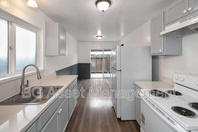Photo - 212 Westwood St