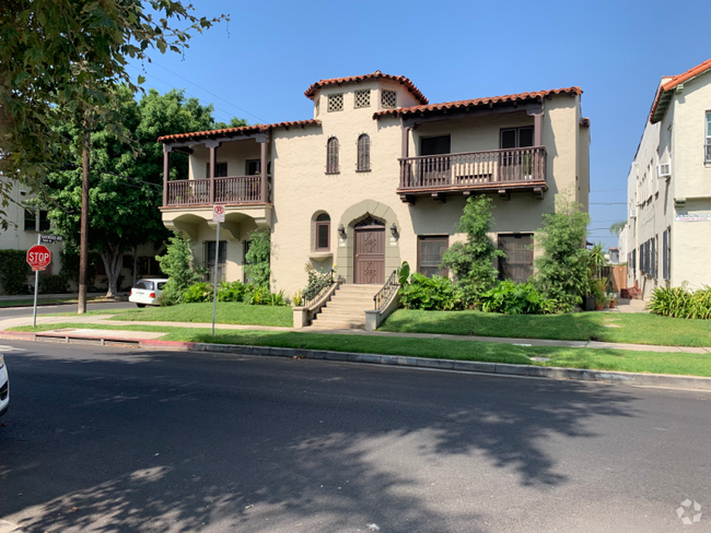 Building Photo - 7557 Oakwood Ave Rental