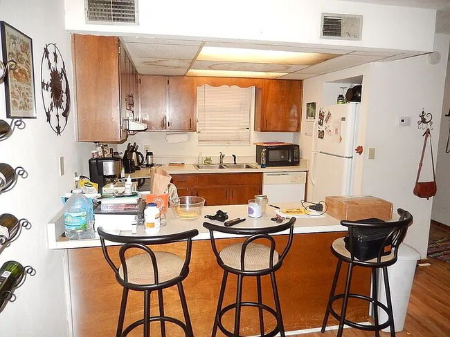 Photo - Spacious 1BR Retreat Near FSU & TCC – Vaulted Ceilings, Private Deck & Washer/Dryer Included!