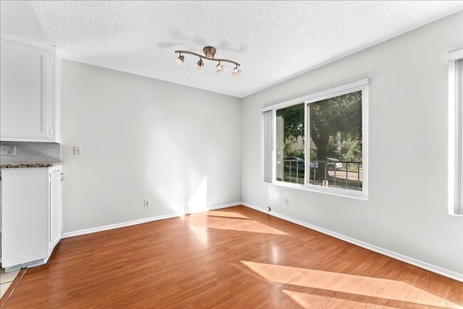 Photo - 1145 Thompson Ave Unit 02