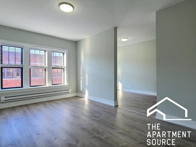Building Photo - 630 W Cornelia Ave Unit 2