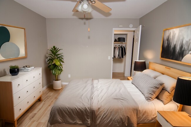 Photo - 2731 Pillsbury