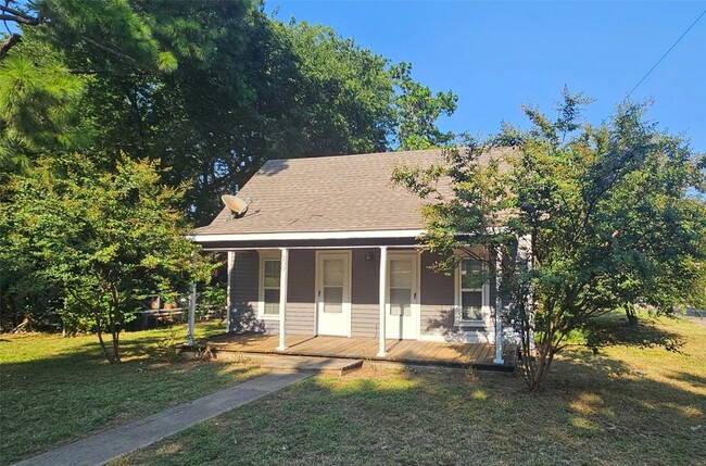 Building Photo - 200 Trollinger St Rental