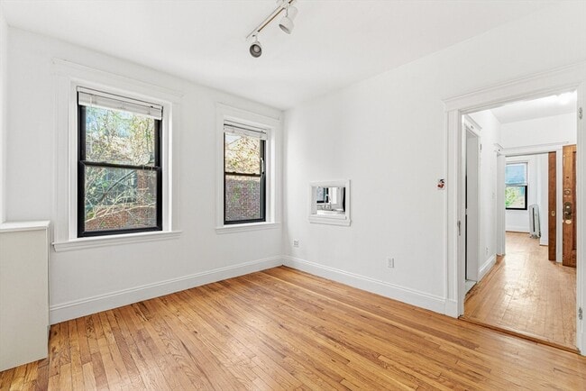 Building Photo - 39 Glenville Ave Unit 11