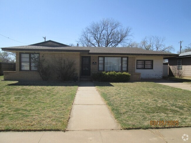 Building Photo - HOUSE -- 3 bedrooms, 1 bathroom