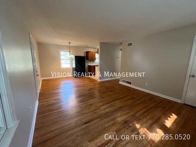 Photo - 1148 Center St SW