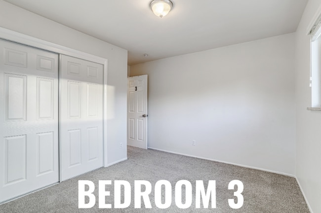 Building Photo - 2860 S Golden Way