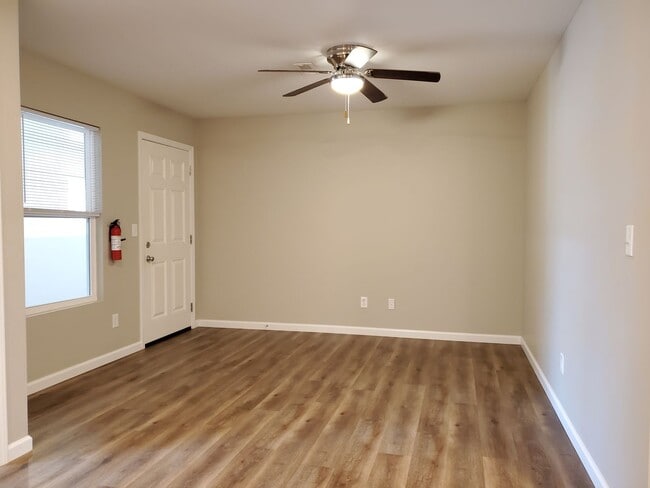 Photo - 3 bed, 1 bath Apartment Unidad 219-205