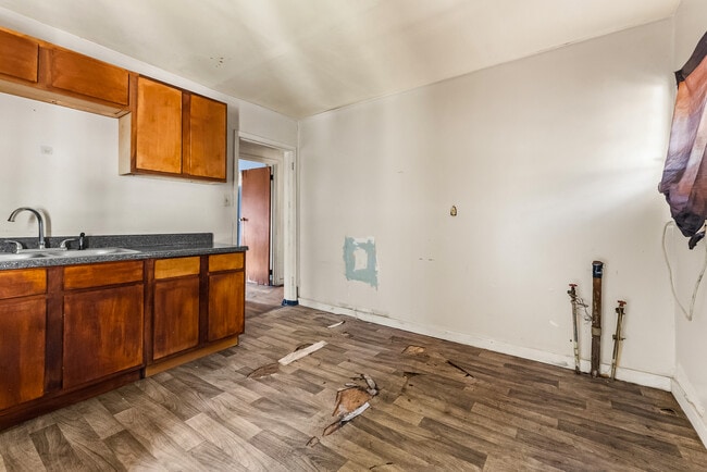 Photo - 932 Lewis St