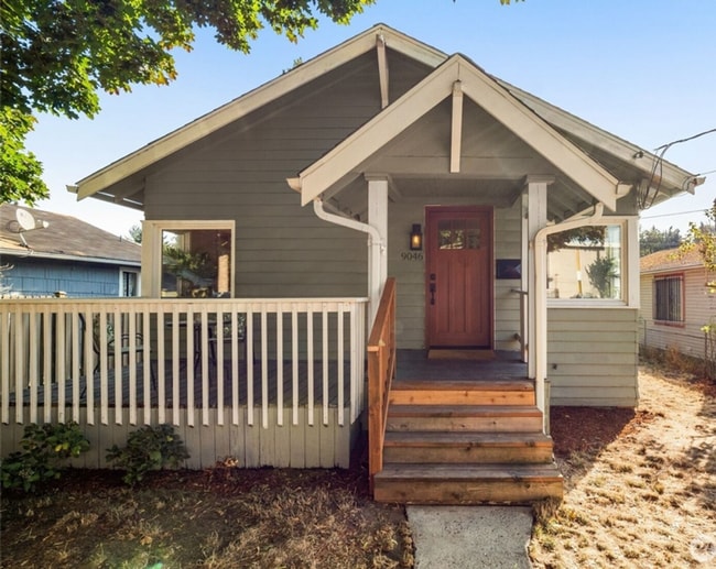 Building Photo - West Seattle - 2 bedroom and 1 bathroom