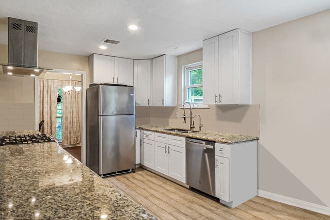 Photo - 2018 Westlake Rd