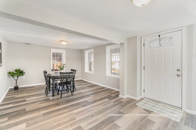 Building Photo - 28 W Main St