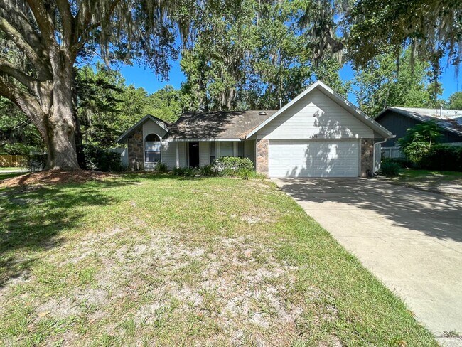 3/2 Pet Friendly Home in Summer Creek! Ava... - 3/2 Pet Friendly Home in Summer Creek! Ava...
