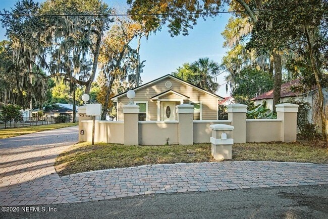 Photo - 2210 Shepard St