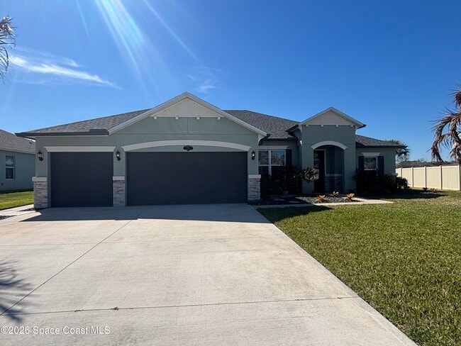 Photo - 718 Lyndall Ln