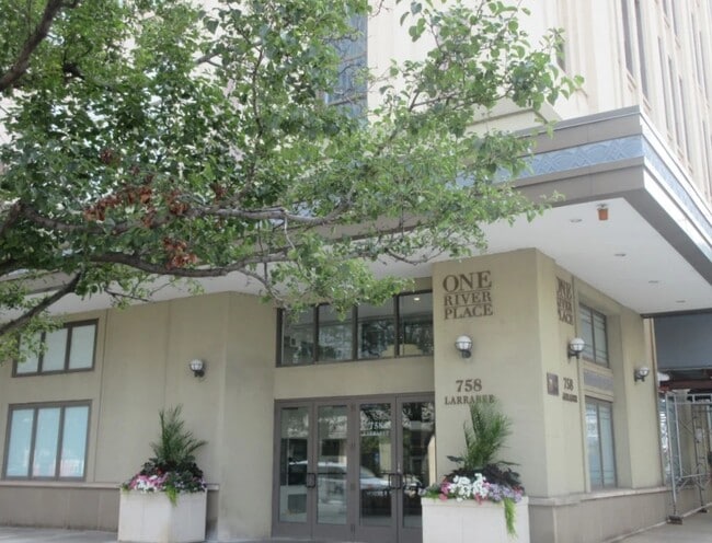 Building Photo - 758 N Larrabee St Unit 833