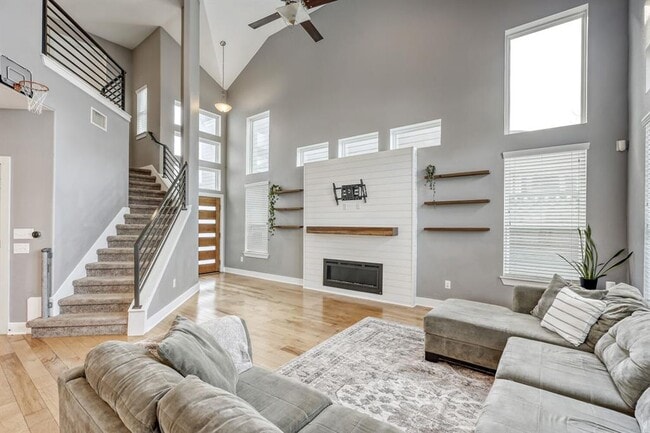 Photo - 7406 Oberon St