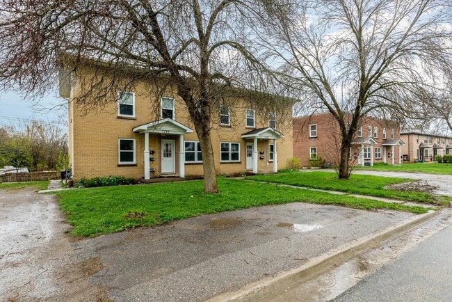 Building Photo - 1247 Clonsilla Ave Unit A